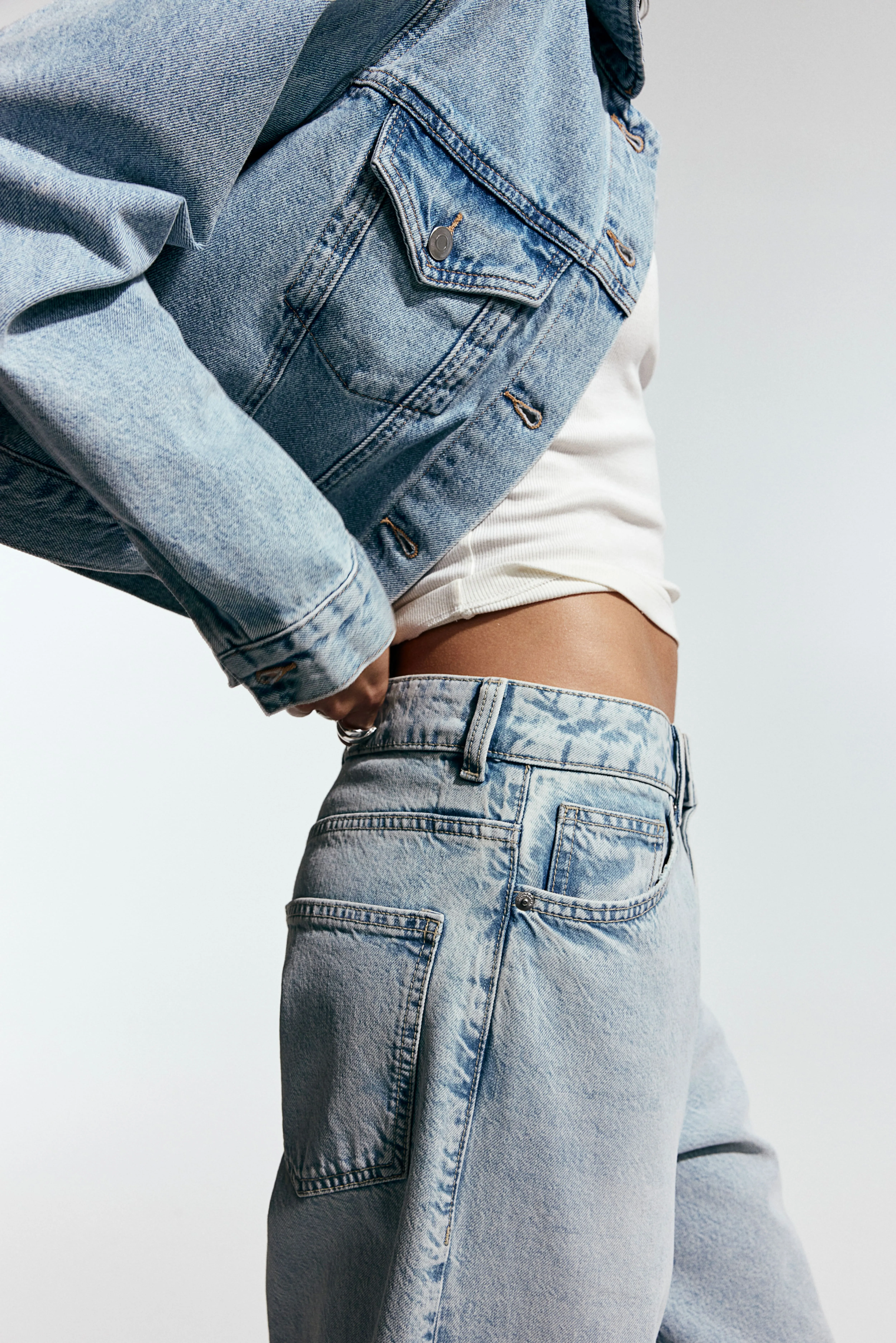 Baggy Regular Jeans - Regular waist - Extra-long legs - Pale denim blue - Ladies | H&M GB