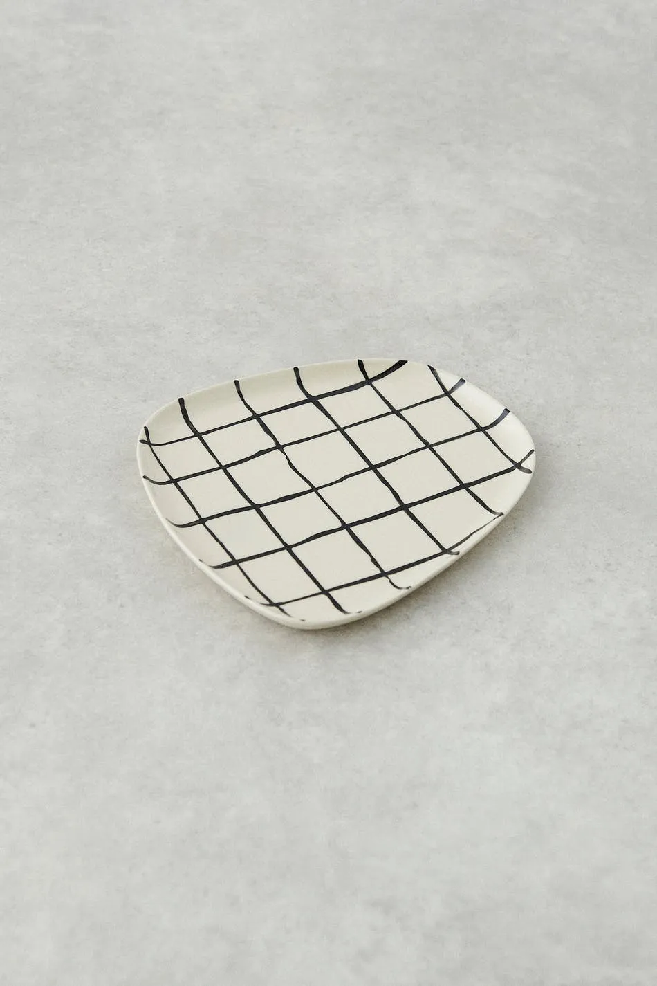 Gina irregular plate