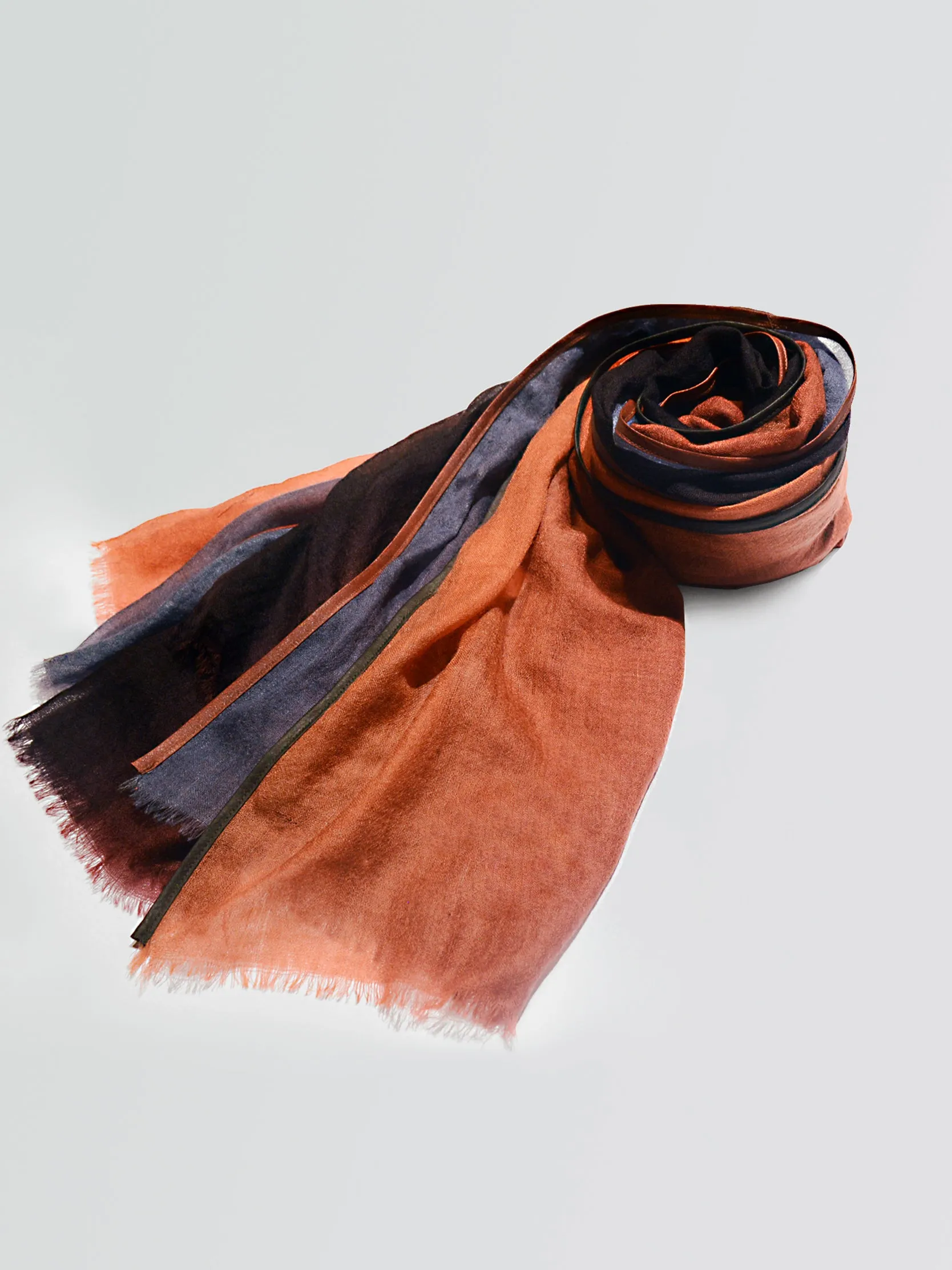 Gradient-colour woolen scarf