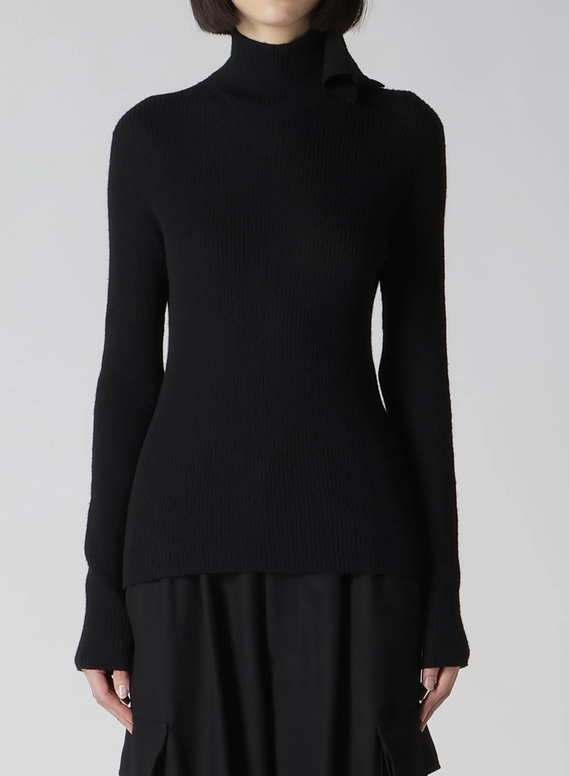 HIGH NECK RIBBED PULLOVER