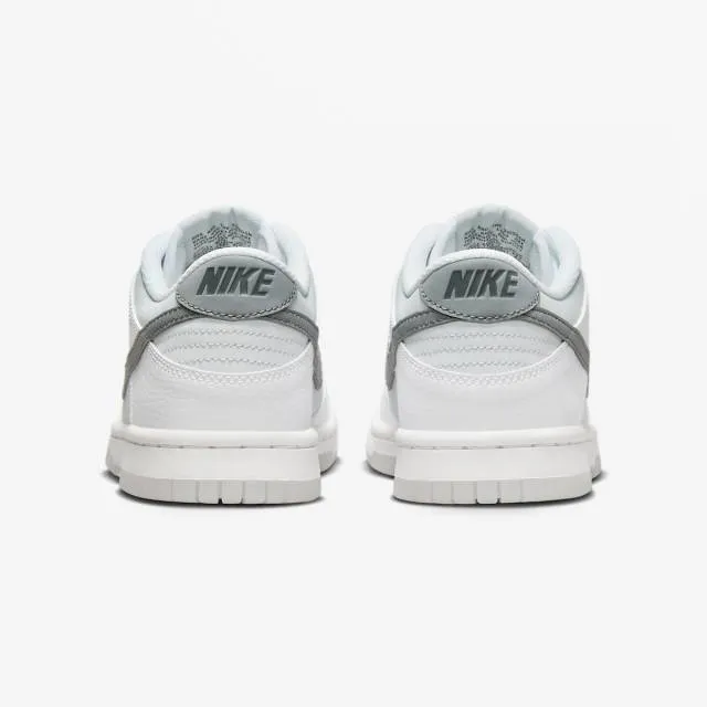 Nike dunk low gs (reflective swoosh/ white/ football grey/ pure platinum/ smoke grey) big kids 3.5y-