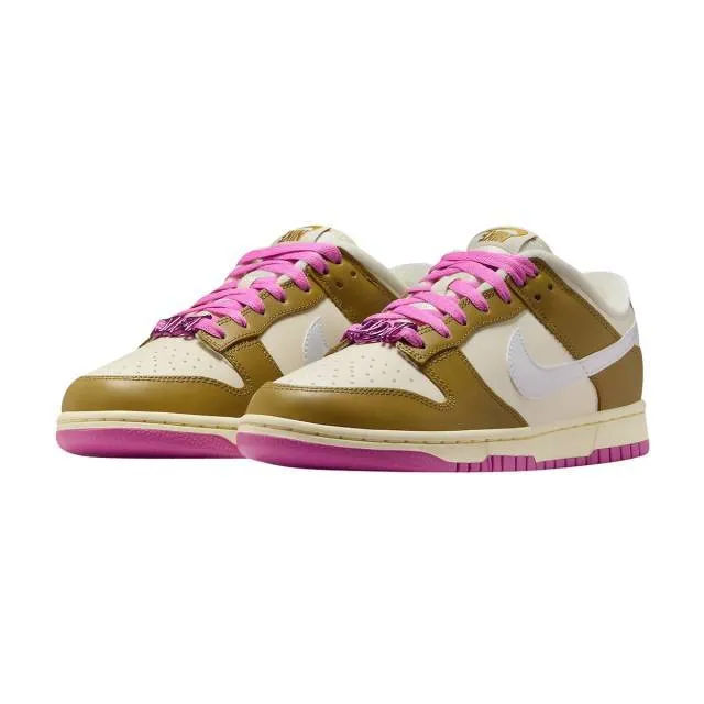 Nike Women's Dunk Low (Just Do It Bronzine Playful Pink/...