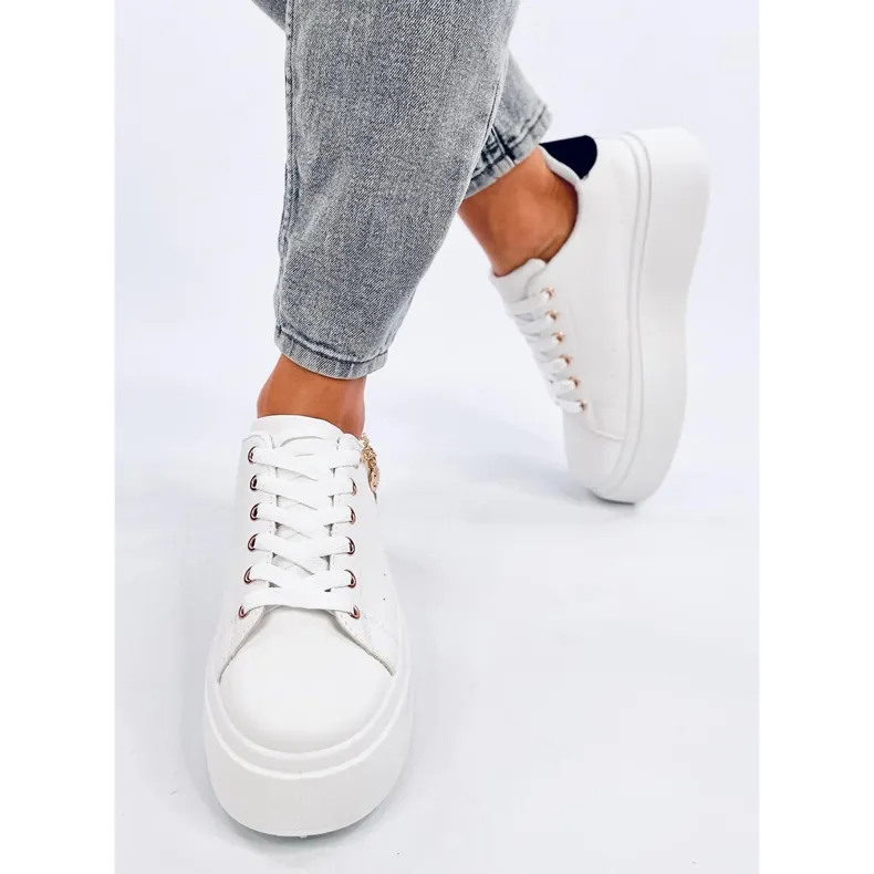 Platform sneakers with a pendant Larcome WHITE/BLACK