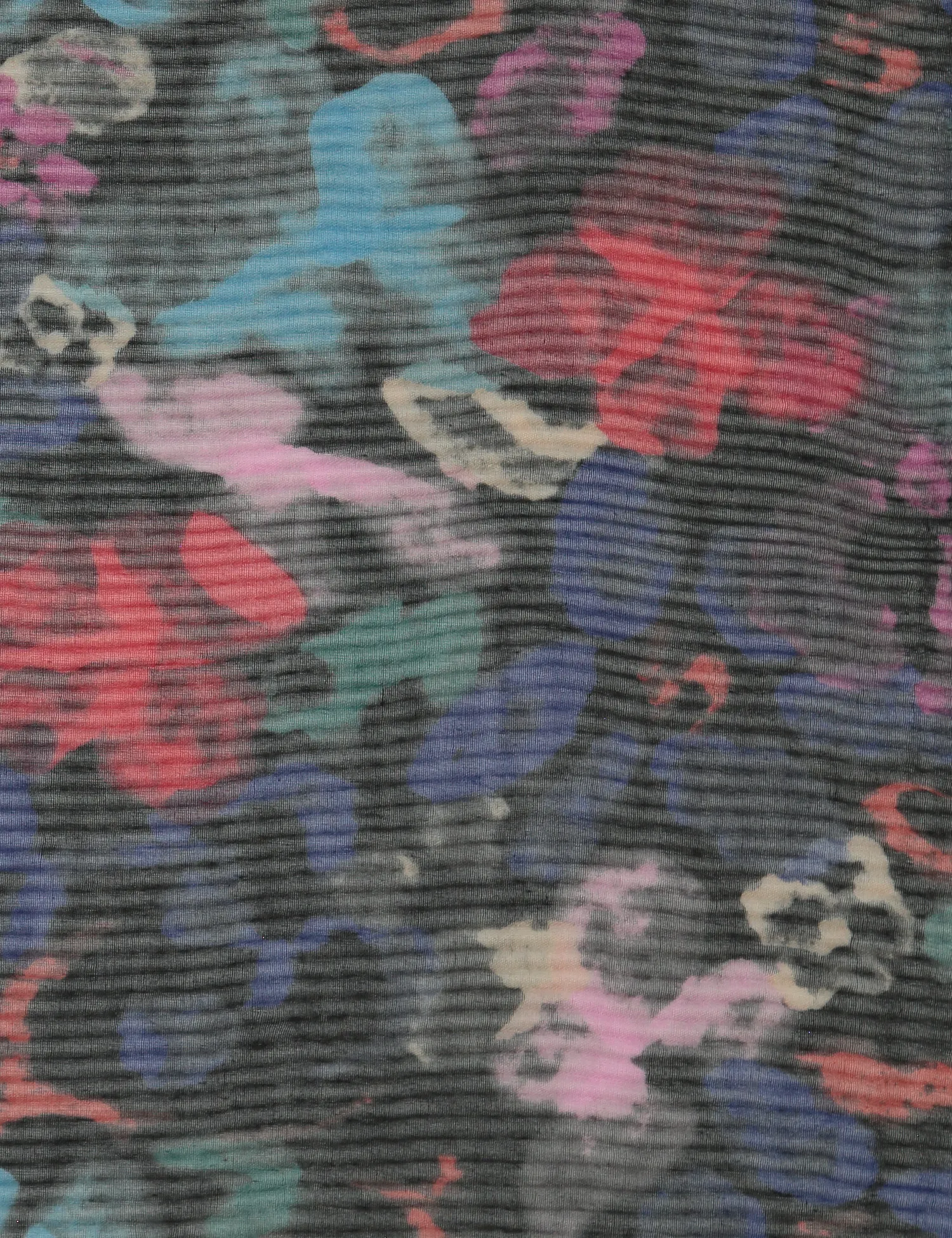 Pleated scarf with a floral pattern