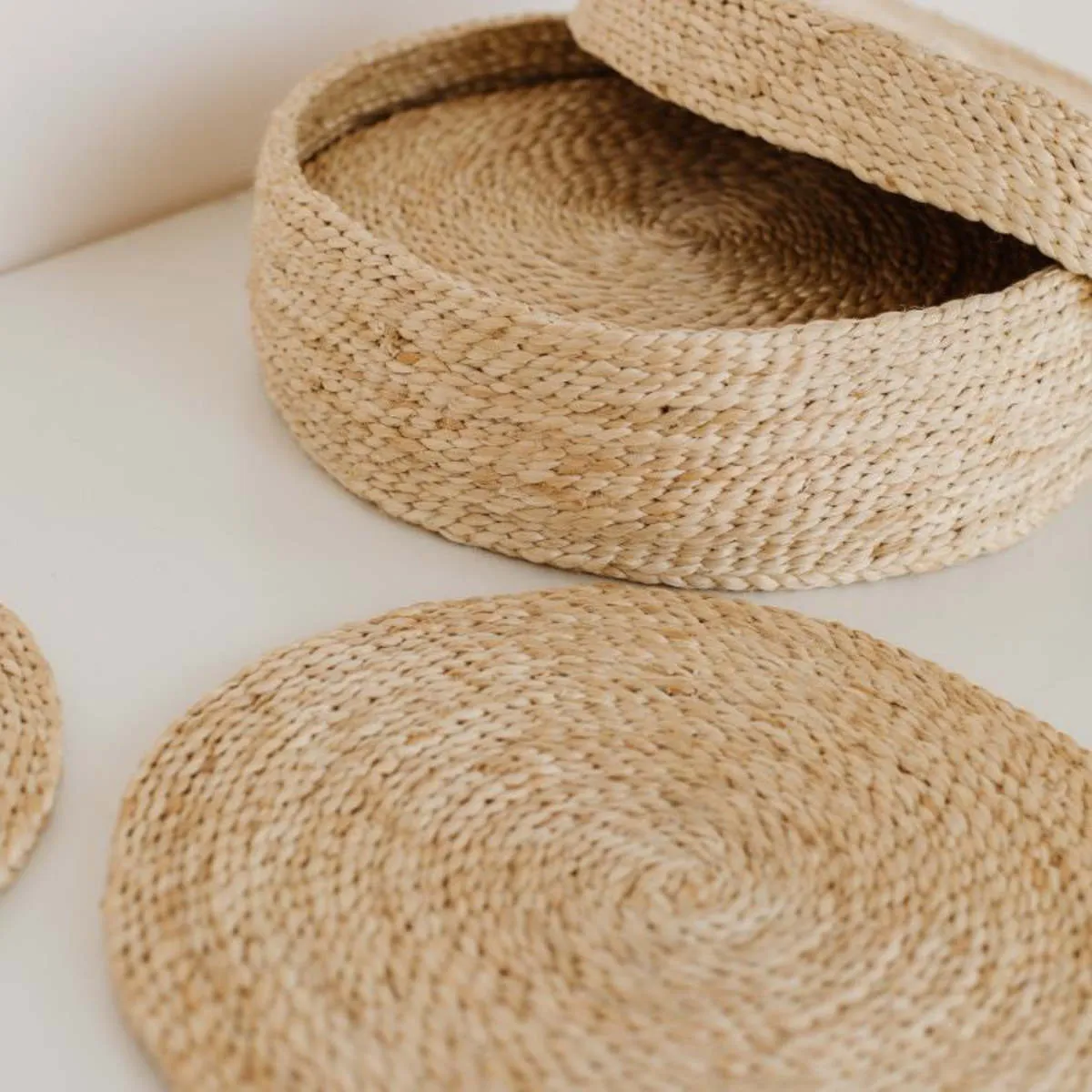 Set of 8 Handwoven Jute Round Placemats