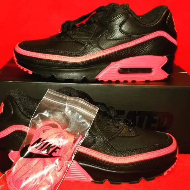 Undefeated x nike air max 90 black solar red