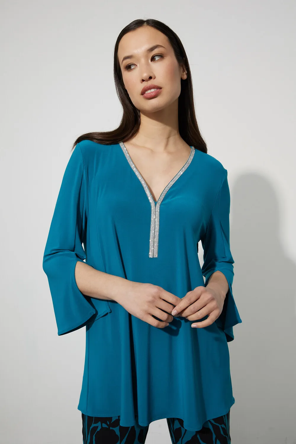 V-neck Flare Sleeve Pullover Style 223198