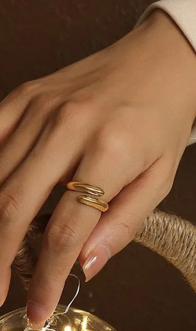 White Curve Twist Gold Plate Ring